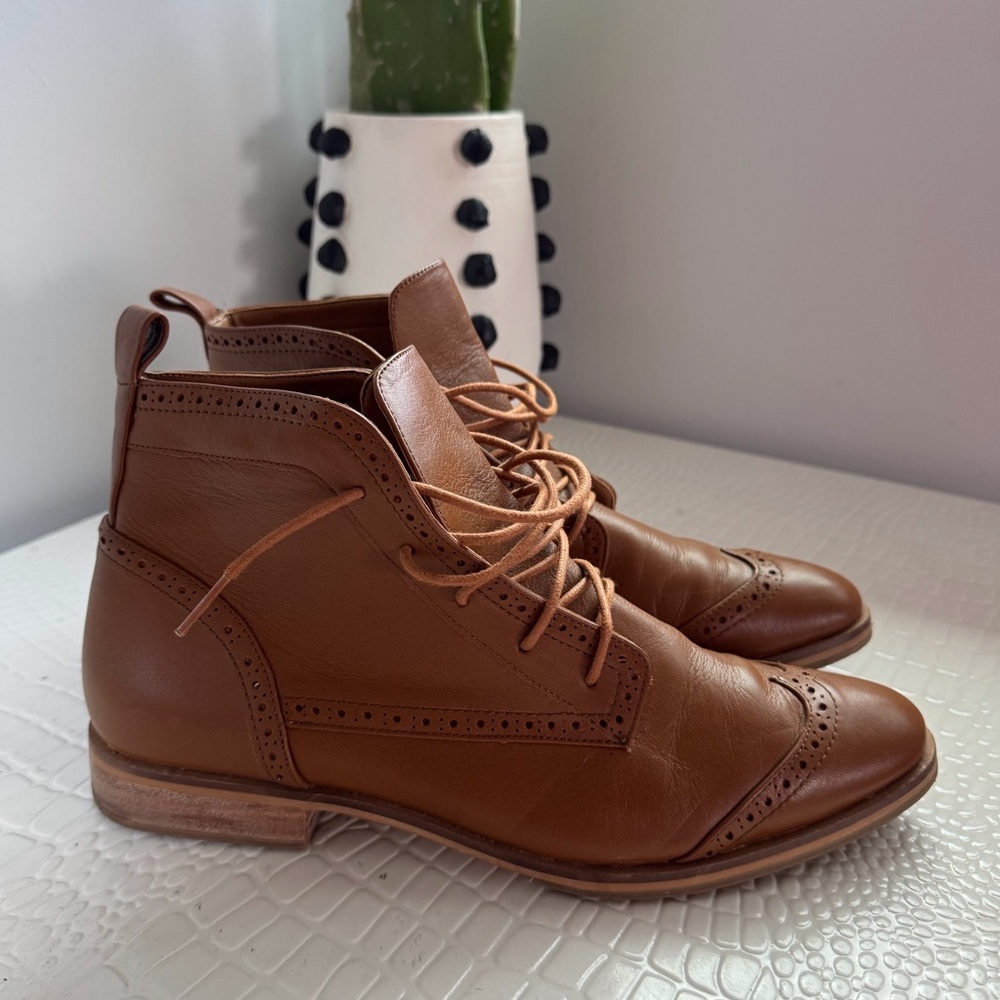 🍂 Size 7.5 Vintage-Look Brown Leather Edimag Laceup Ankle Booties
